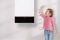 Futureproof Vitodens - bilden visar en flicka bredvid en Viessmann Vitodens